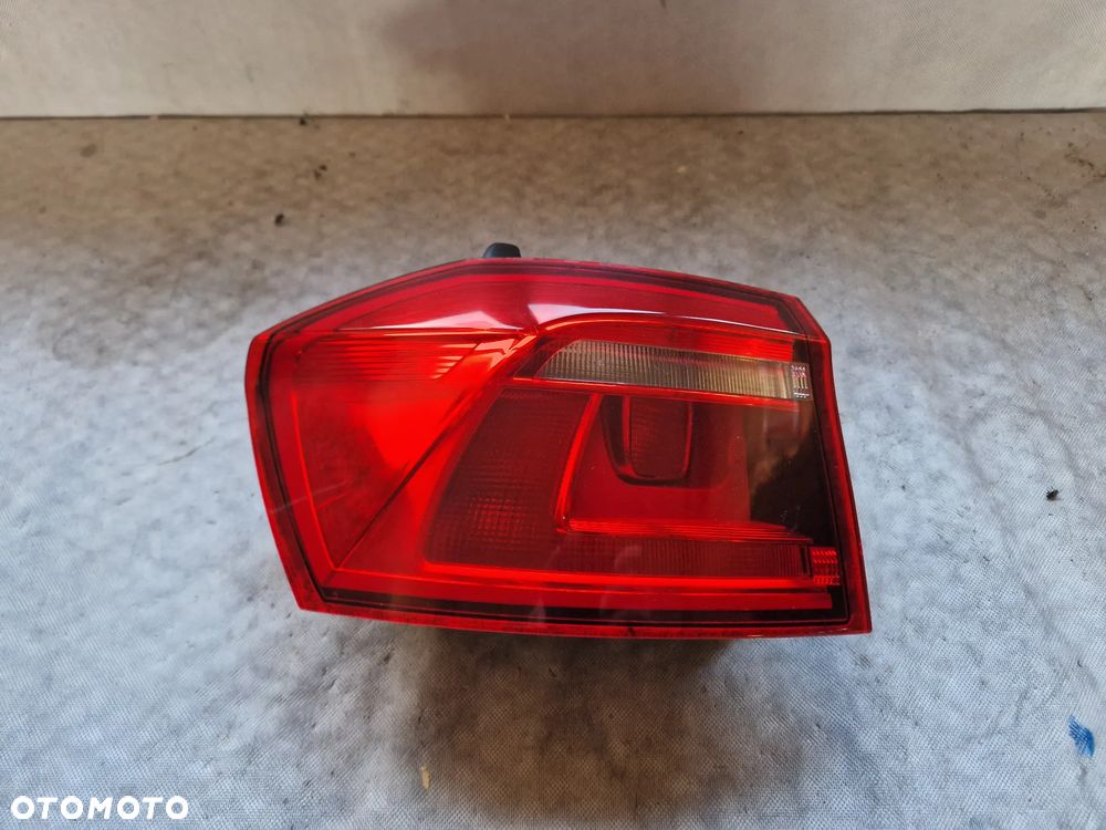 VW Sportsvan 510 Lampa prawa Tył