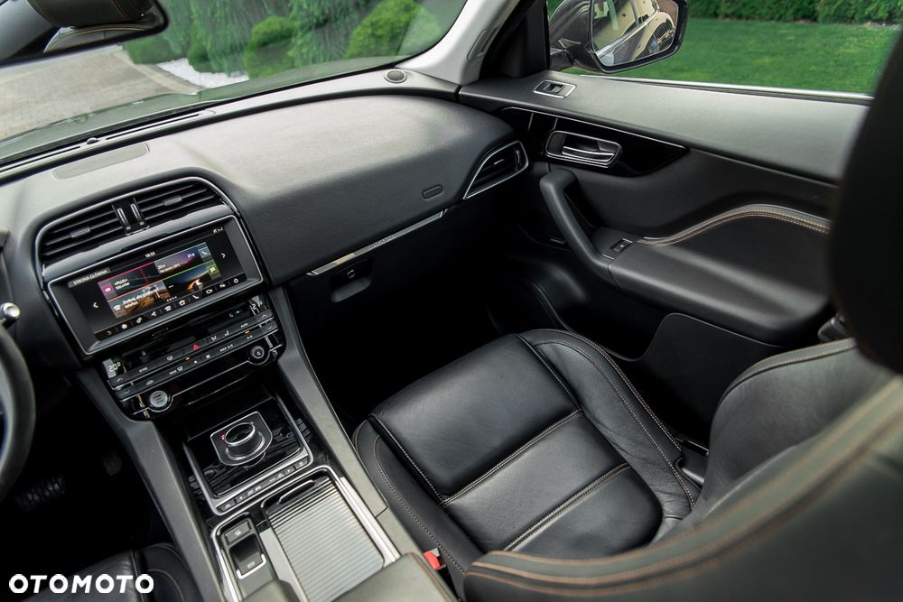 Jaguar F-Pace 2.0 i4D AWD Prestige - 29
