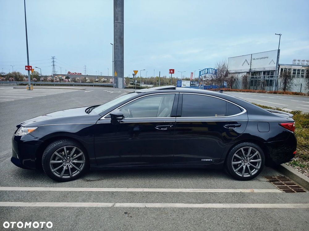 Lexus ES - 4