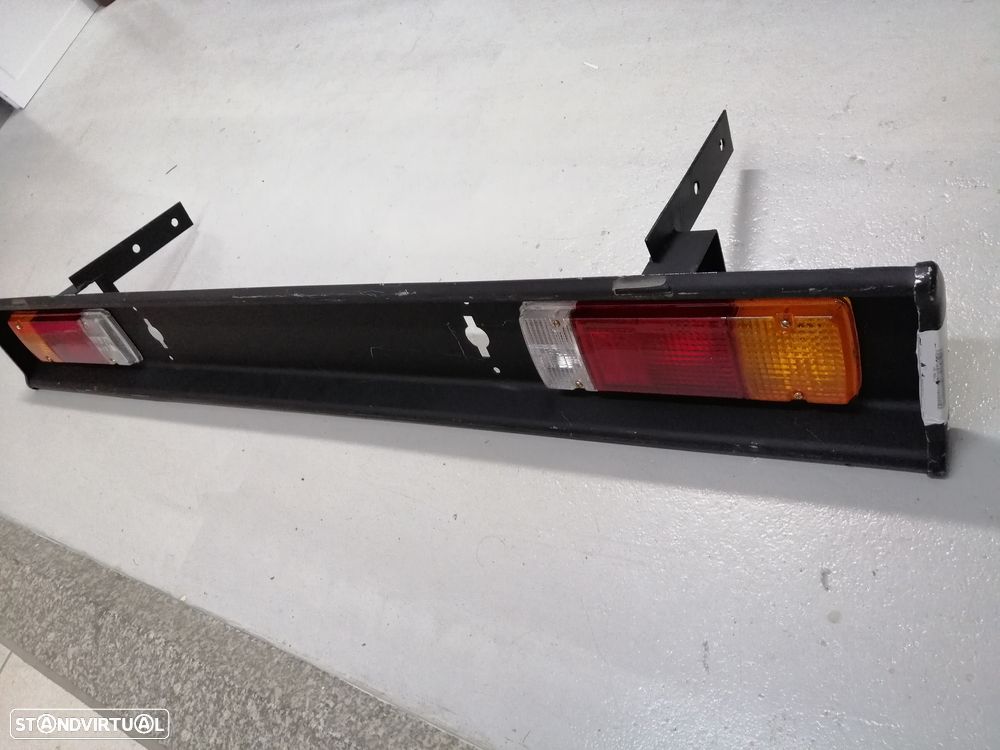Para-choques traseiro completo com farolins Toyota Hilux NOVO - 1