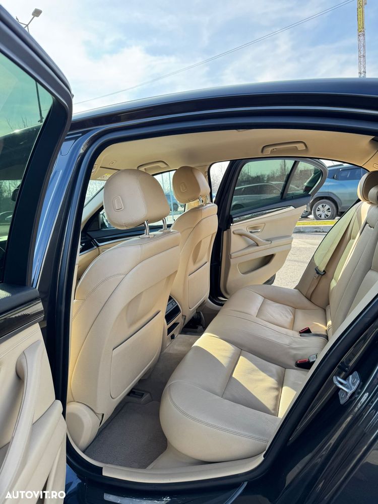 BMW Seria 5 520d Aut. - 29