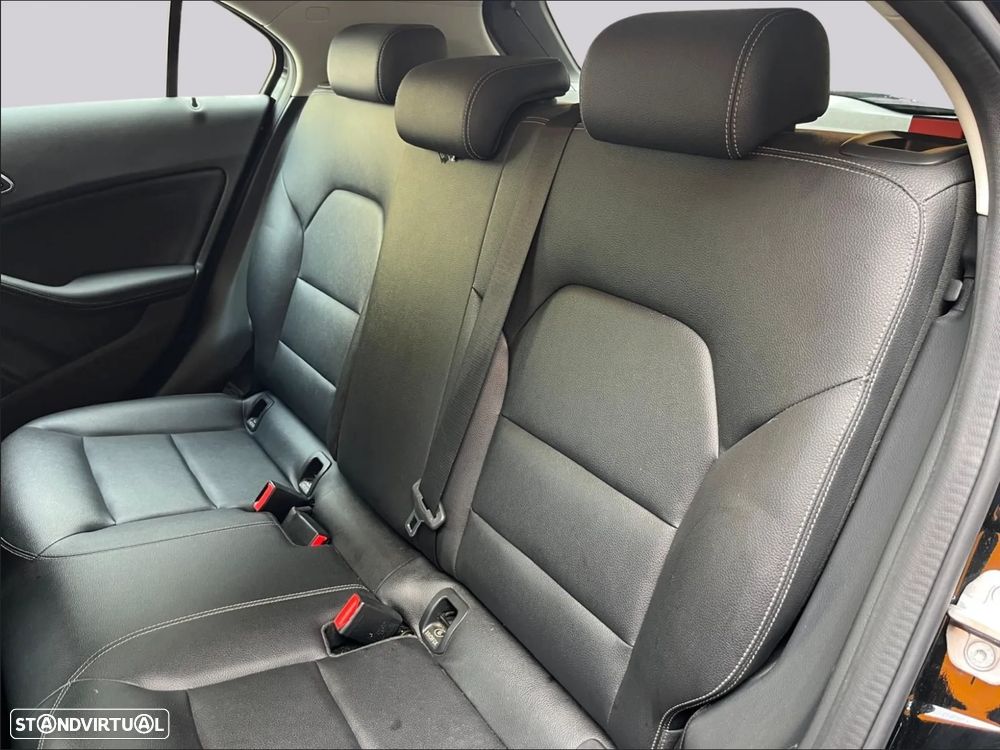 Mercedes-Benz A 180 d 7G DCT - 12