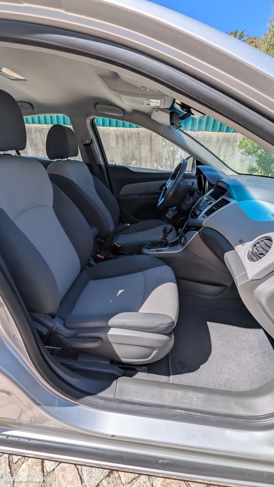 Chevrolet Cruze 1.6 LS - 43
