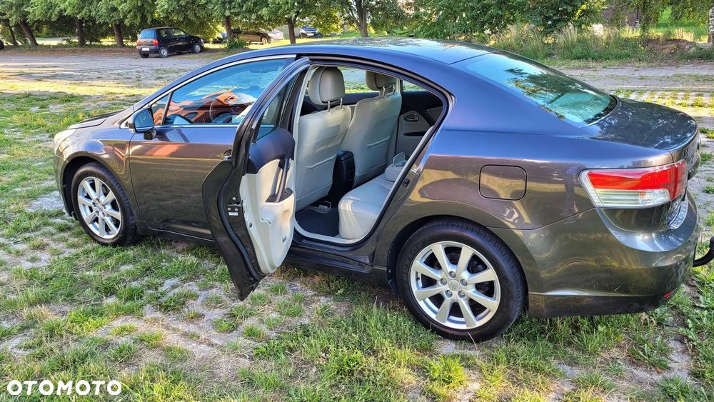 Toyota Avensis 1.8 Premium - 7