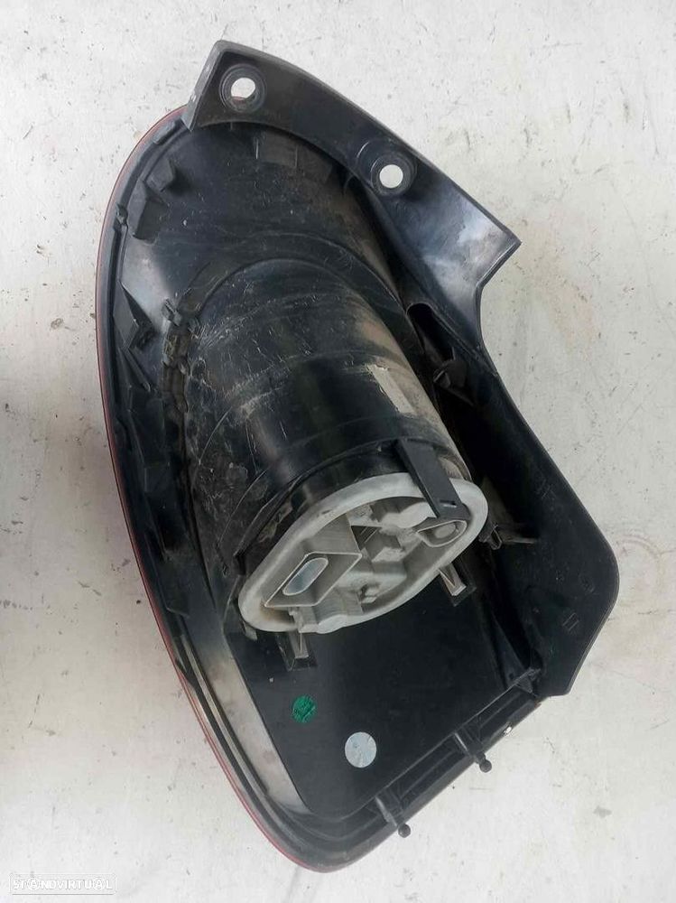 FAROLIM TRASEIRO ESQUERDO FIAT BRAVO II -27272401 - 2