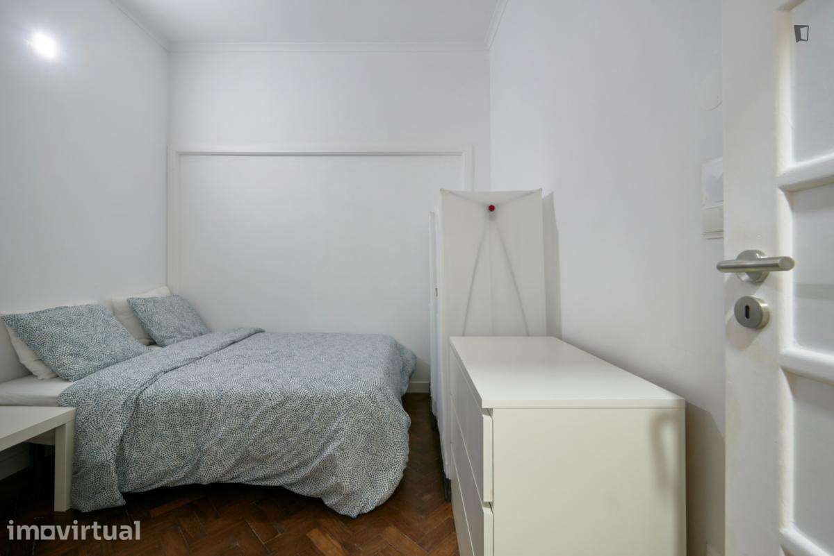 Quarto - localizado em Marquês de Pombal Lisbon - Grande imagem: 4/13