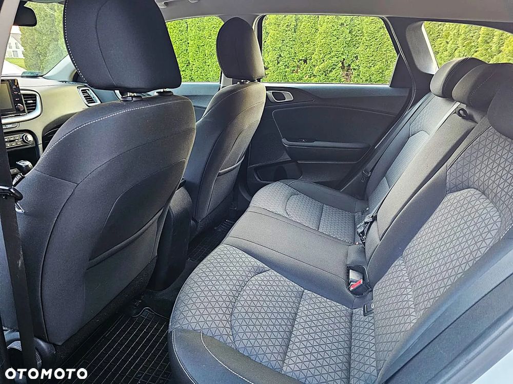 Kia Ceed 1.6 CRDi mHEV L Business Line - 13