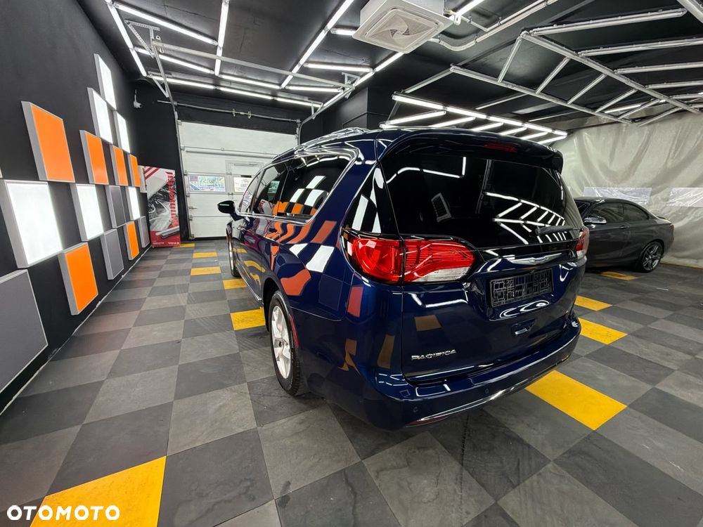 Chrysler Pacifica - 34