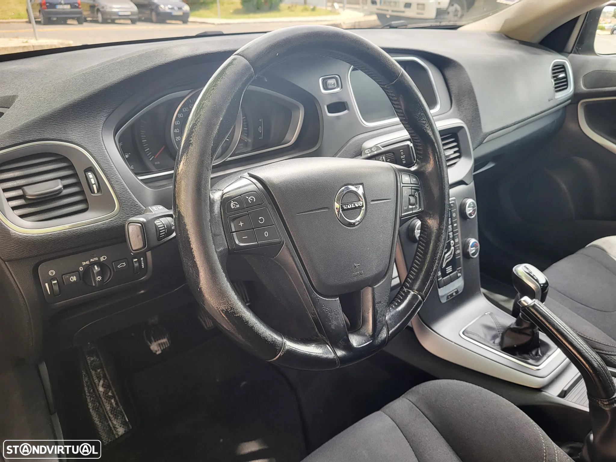 Volvo V40 2.0 D2 Momentum - 3