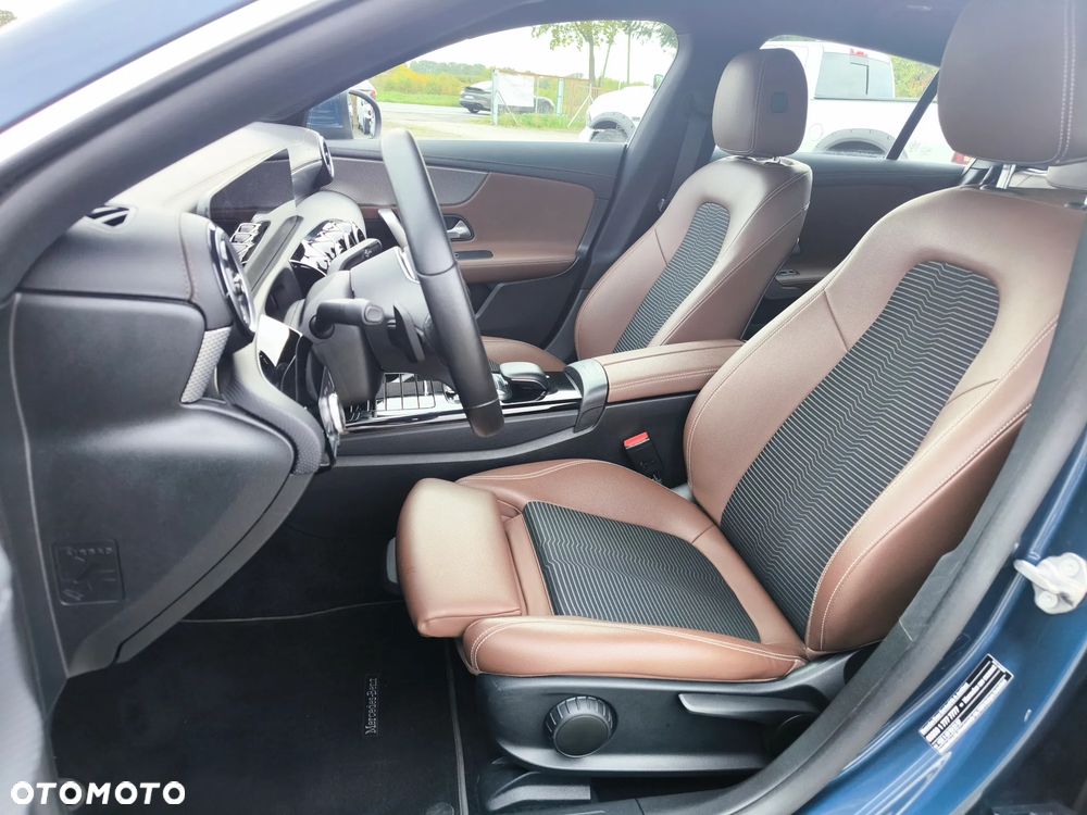 Mercedes-Benz CLA 180 d Progressive 7G-DCT - 18