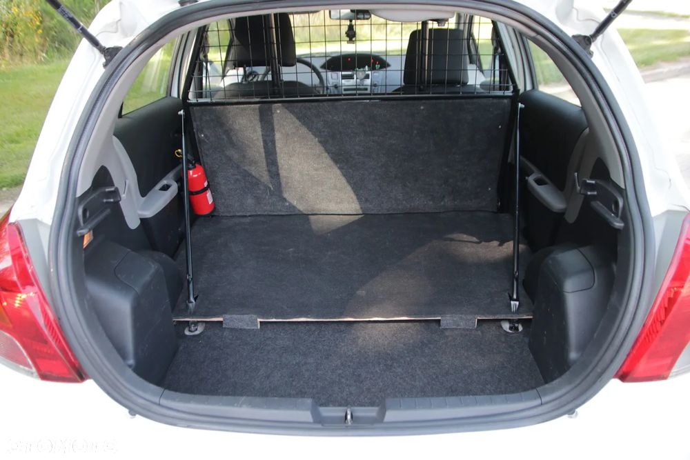Toyota Yaris VAN - 7