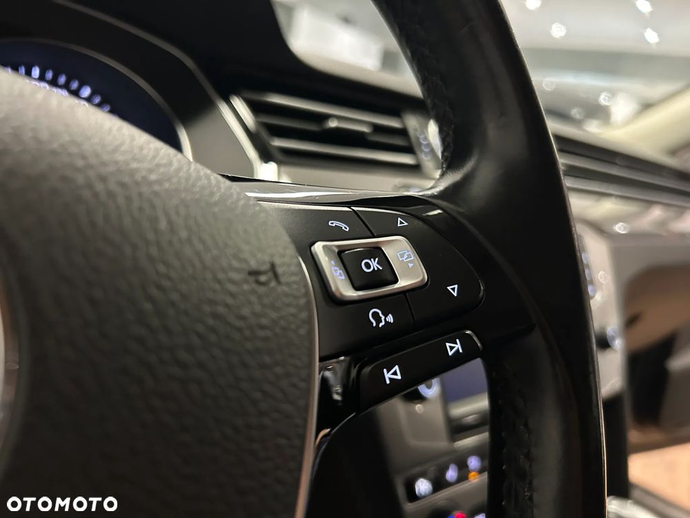 Volkswagen Passat - 17