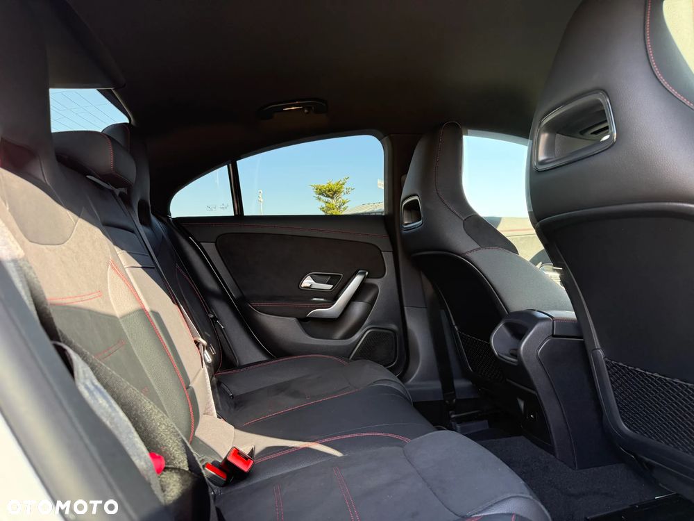 Mercedes-Benz CLA 200 AMG Line 7G-DCT - 21