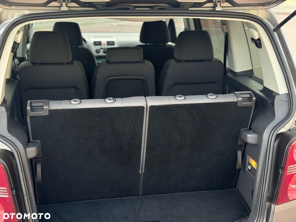 Volkswagen Touran - 19