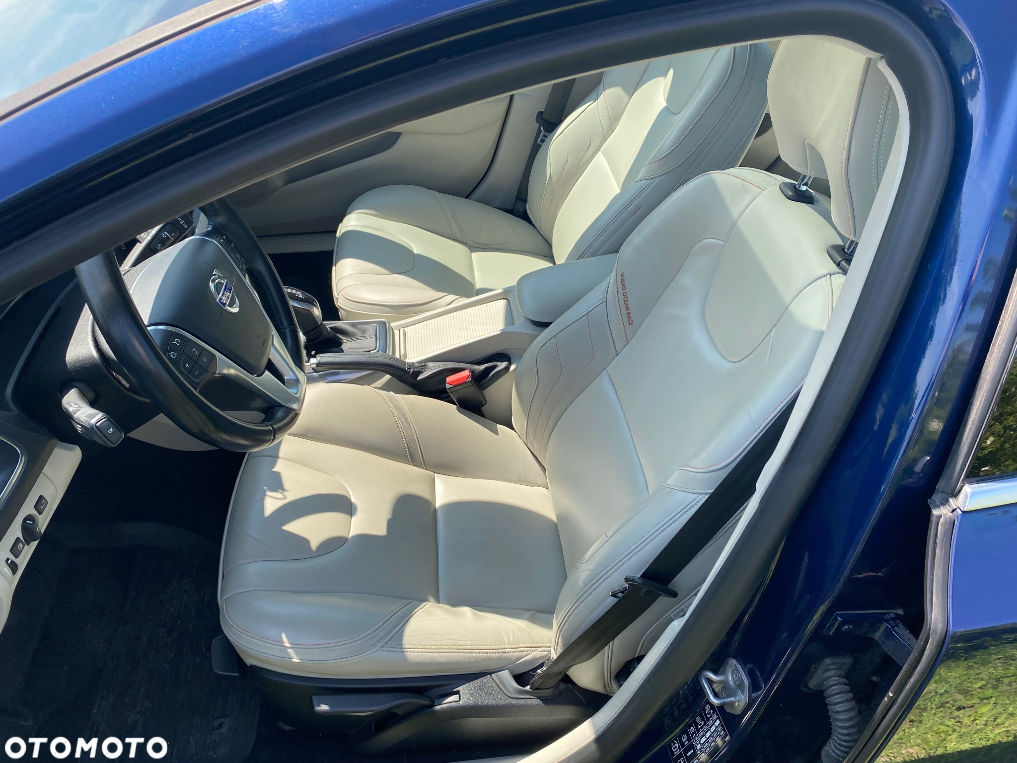 Volvo V40 Cross Country - 10