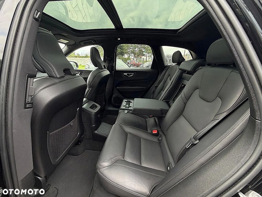 Volvo XC 60 T6 AWD Recharge Plus Black Edition - 23