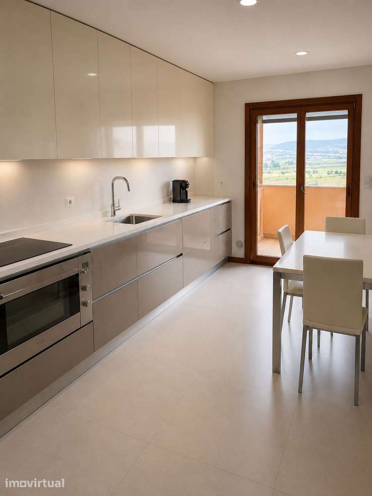 Apartamento T3 com varandas em Santo António dos Cavaleiros - Grande imagem: 3/22