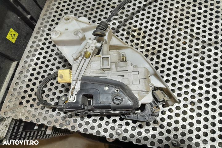Broasca usa spate dreapta 3C4839016A 3C4839016A Volkswagen VW Passat - 2