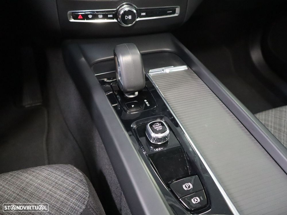 Volvo XC 60 2.0 T6 PHEV Core - 23