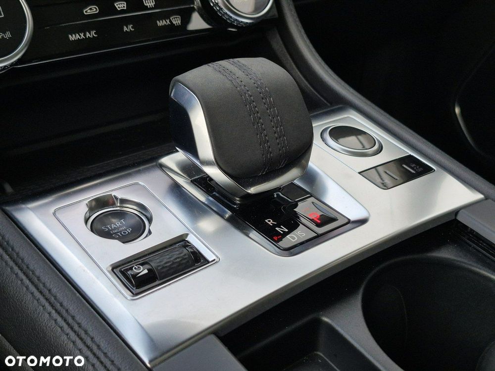 Jaguar F-Pace P250 AWD SE - 35