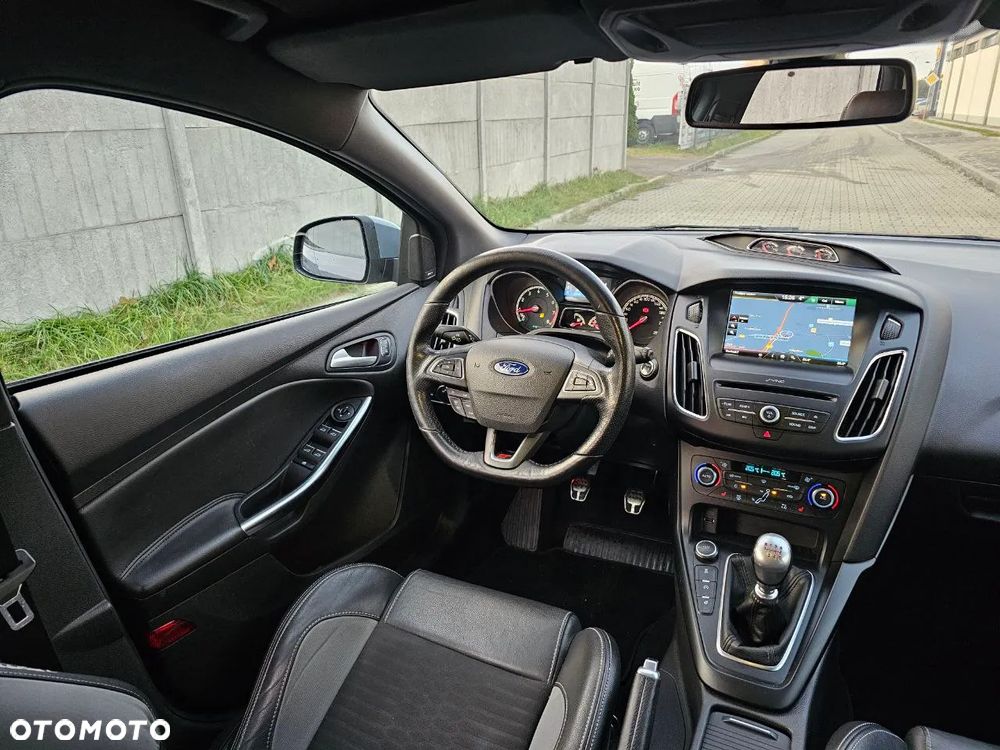 Ford Focus ST - 24