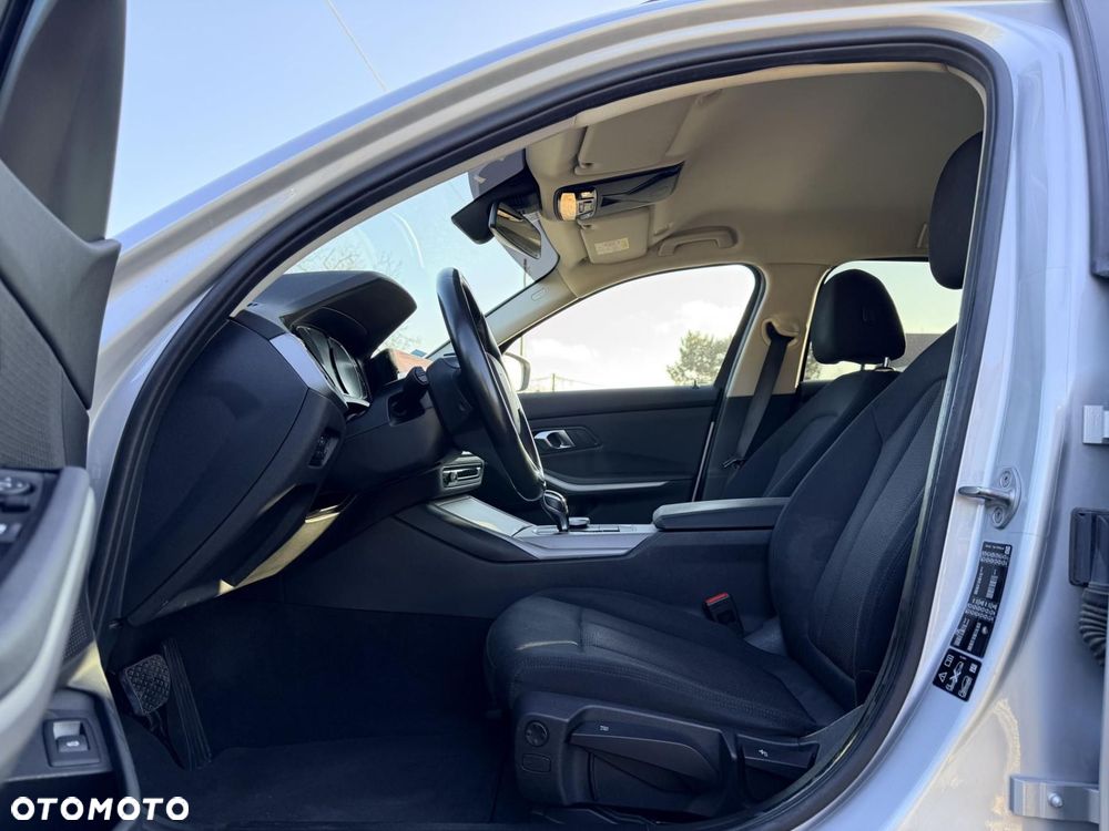 BMW Seria 3 320d xDrive - 12