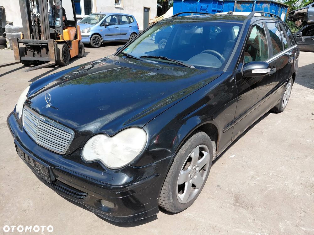 Na części: Daimlerchrysler Mercedes c 180 Rok 2002 Pojemność 1796 Moc 105 kw Benzyna - 1