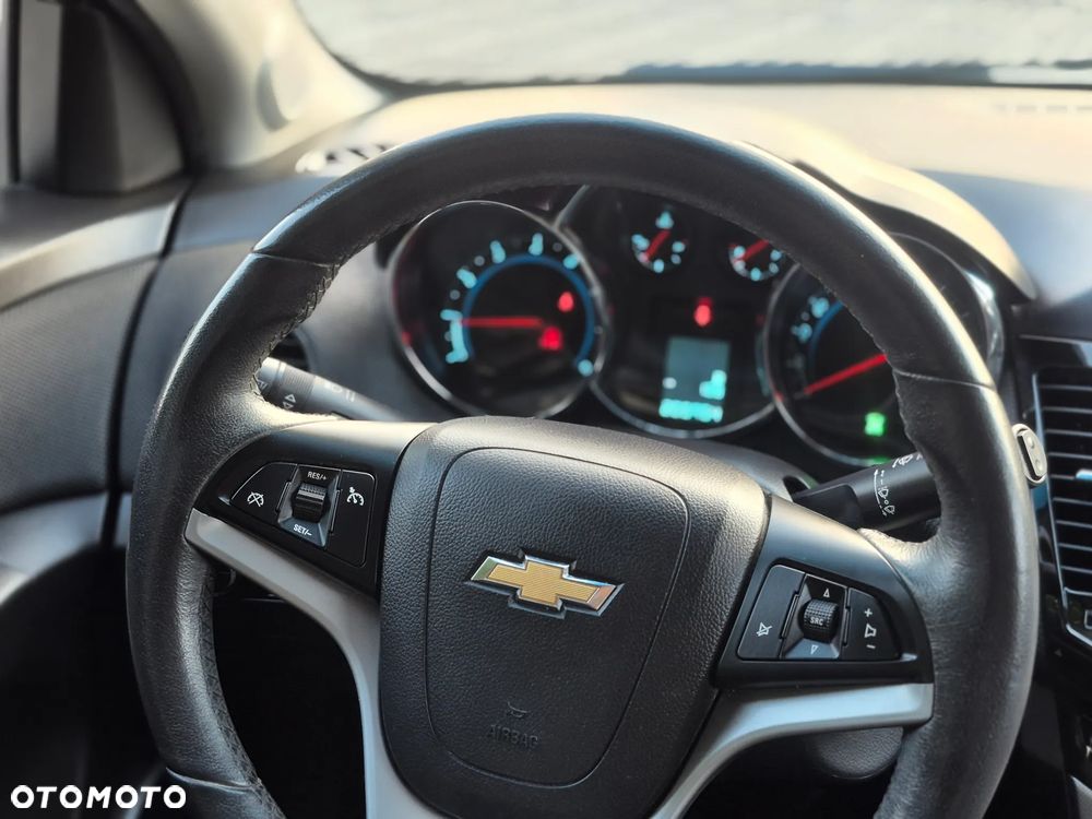 Chevrolet Cruze 1.8 LS+ - 22