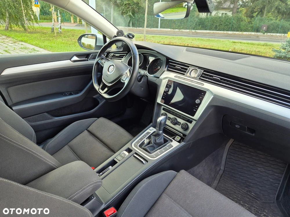 Volkswagen Passat 2.0 TDI SCR Comfortline DSG - 15