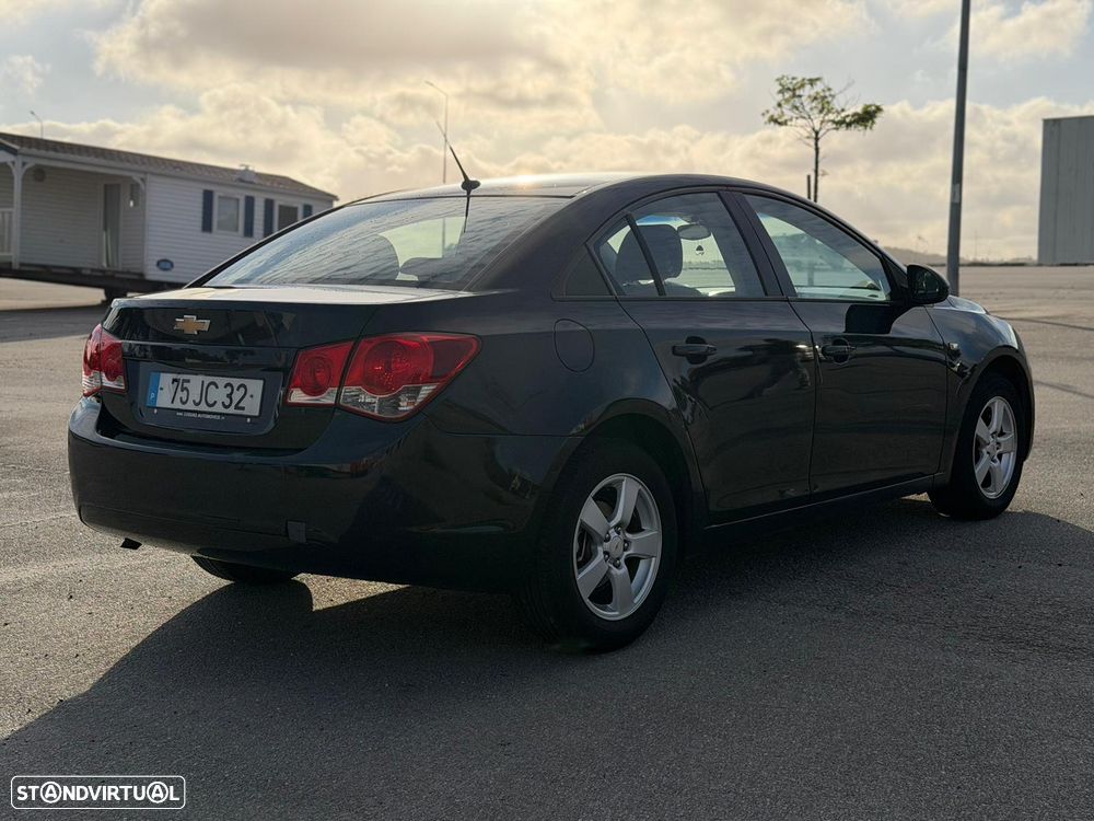 Chevrolet Cruze 1.6 LS - 3