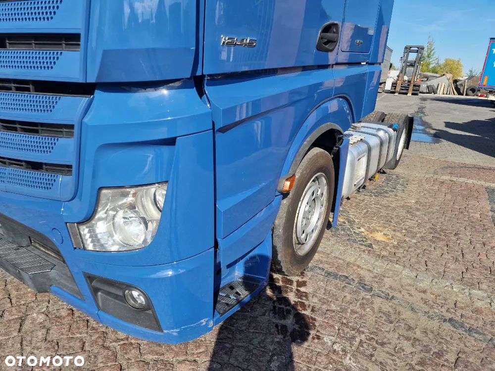 Mercedes-Benz ACTROS - 10