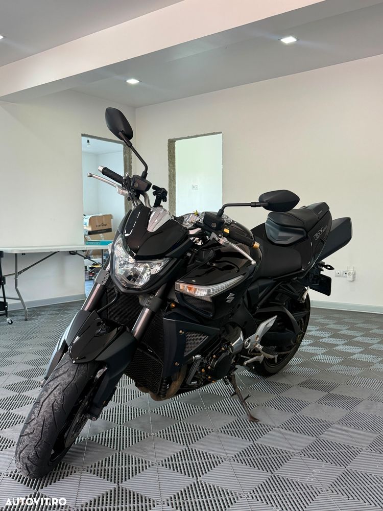 Suzuki GSX 1300 B-King - 1