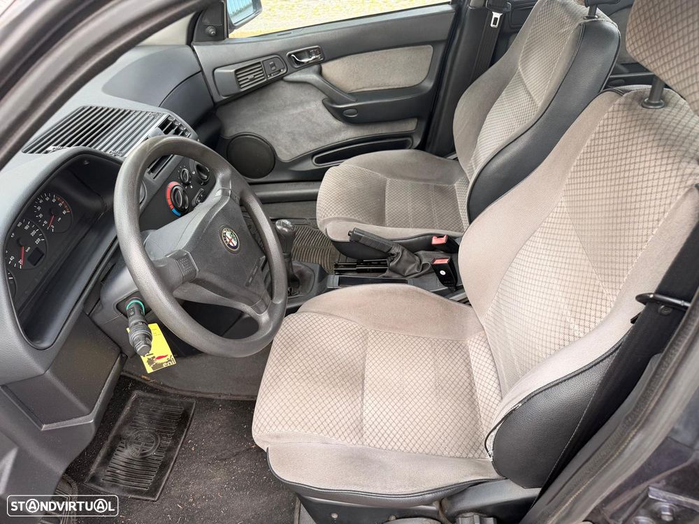Alfa Romeo 146 1.4 Image - 9