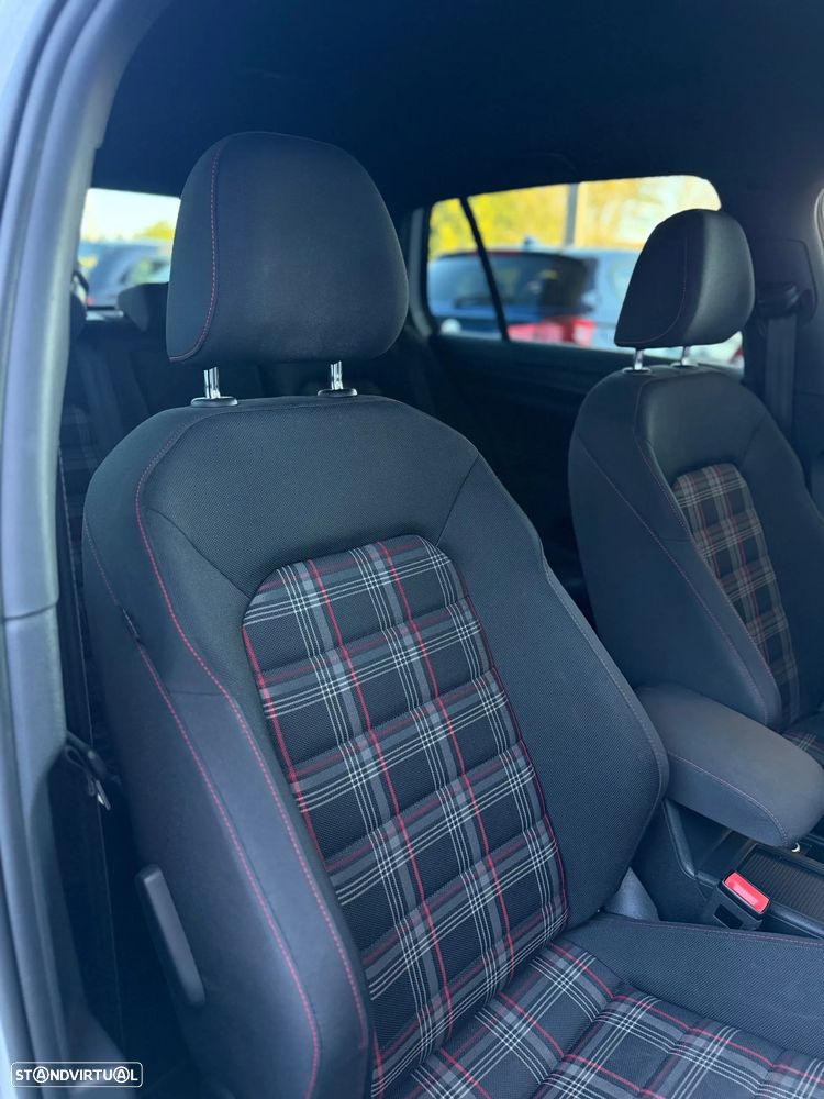 VW Golf 2.0 TSI GTI DSG Performance - 23