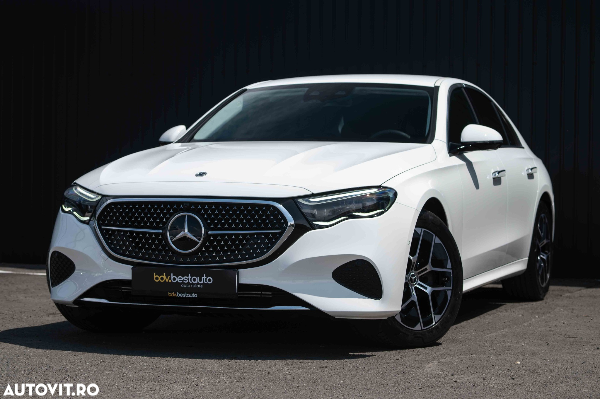 Mercedes-Benz E 220 d 4Matic 9G-TRONIC Edition AVANTGARDE - 38