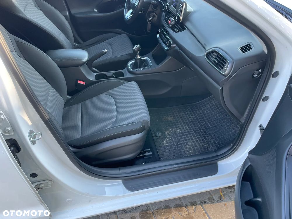 Hyundai i30 1.5 DPI Classic + - 18