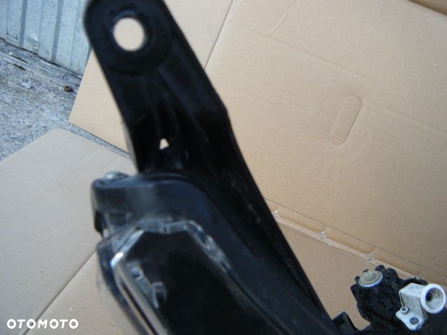 LAMPA PRAWA TOYOTA COROLLA E16 LIFT 16- -EUROPA EU REFREKTOR - 6