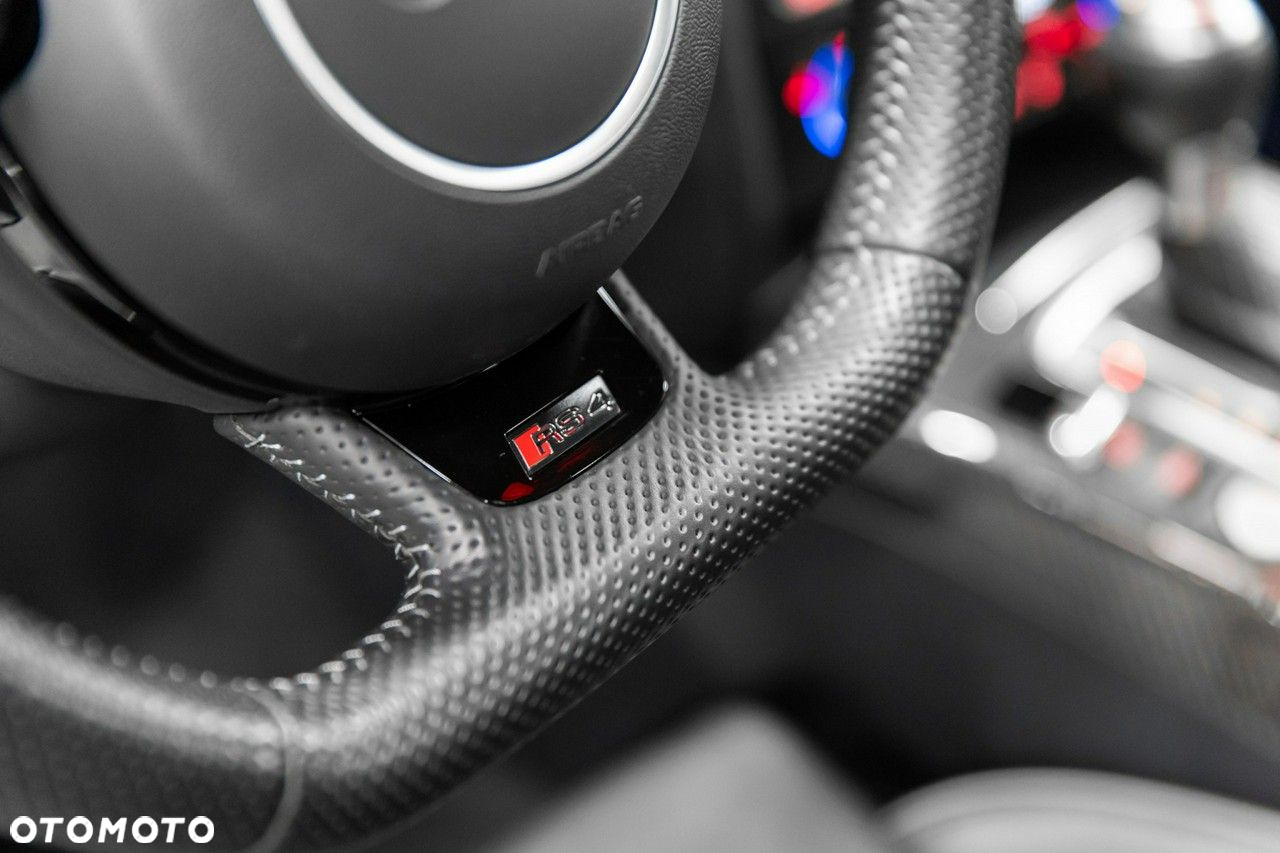 Audi RS4 Avant S tronic - 37