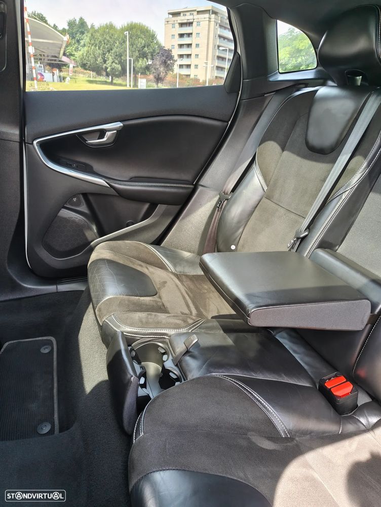 Volvo V40 D2 R Design - 10