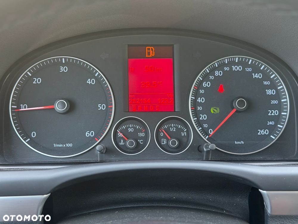 Volkswagen Touran 2.0 TDI DPF BlueMotion Technology DSG STYLE - 14