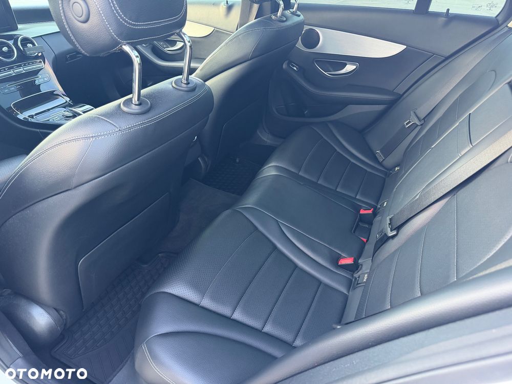 Mercedes-Benz Klasa C 300 7G-TRONIC - 36