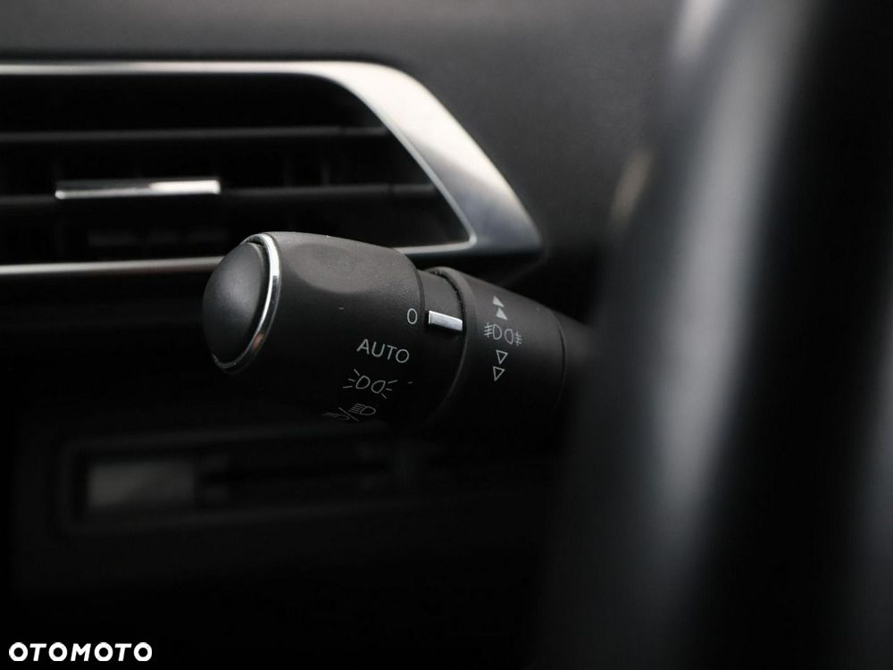 Peugeot 3008 1.6 THP Allure S&S EAT6 - 37