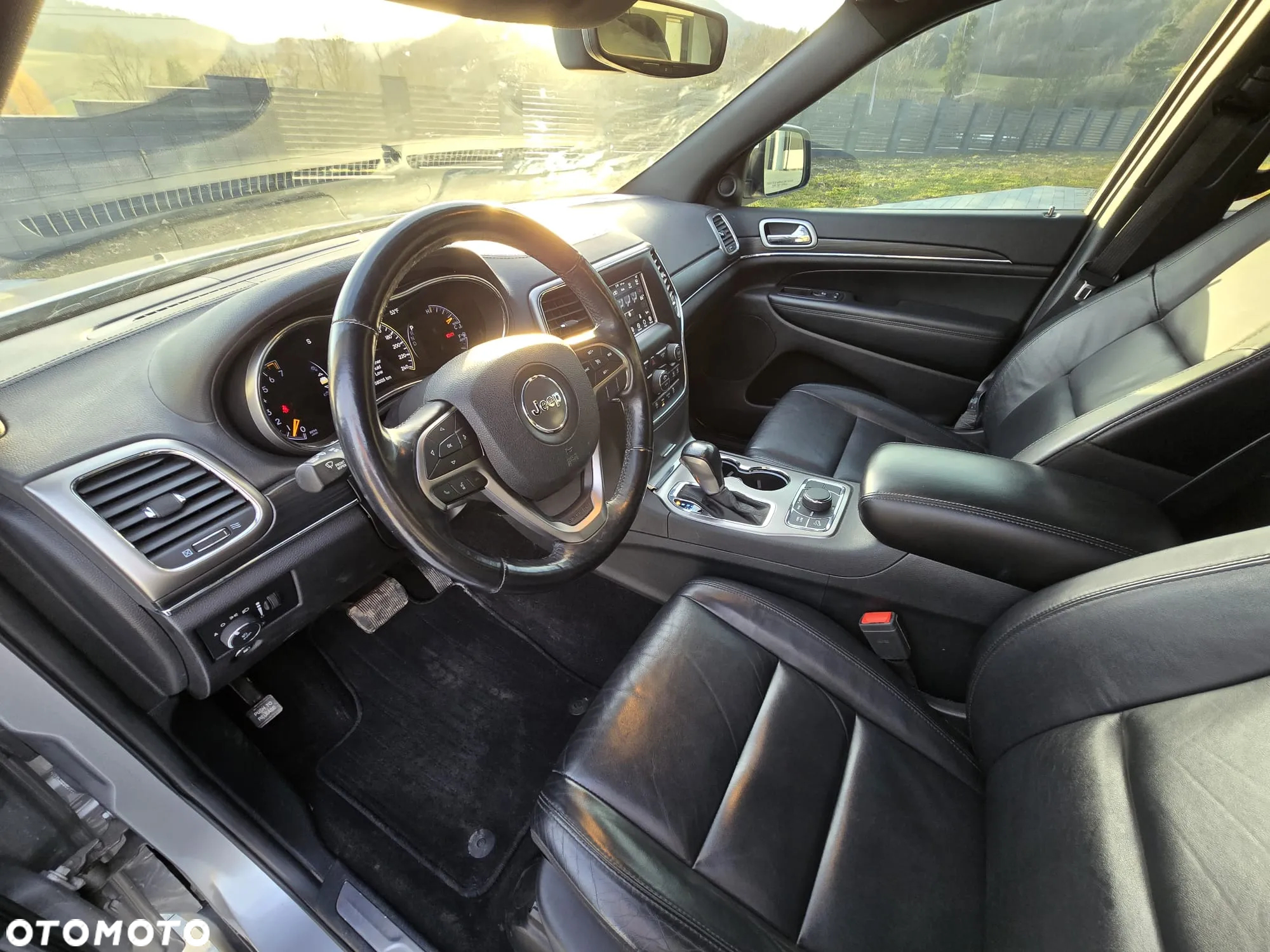 Jeep Grand Cherokee - 14