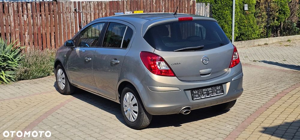 Opel Corsa 1.4 16V Satellite - 4