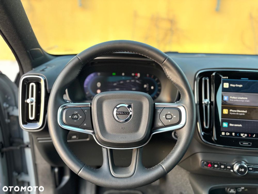 Volvo XC 40 B3 Plus Dark - 24