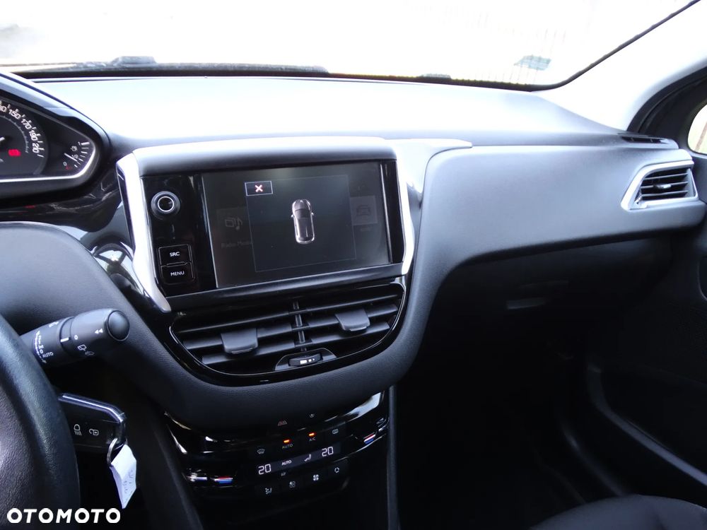 Peugeot 208 - 15