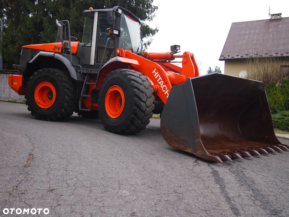 Ładowarka Hitachi ZW250 - 10
