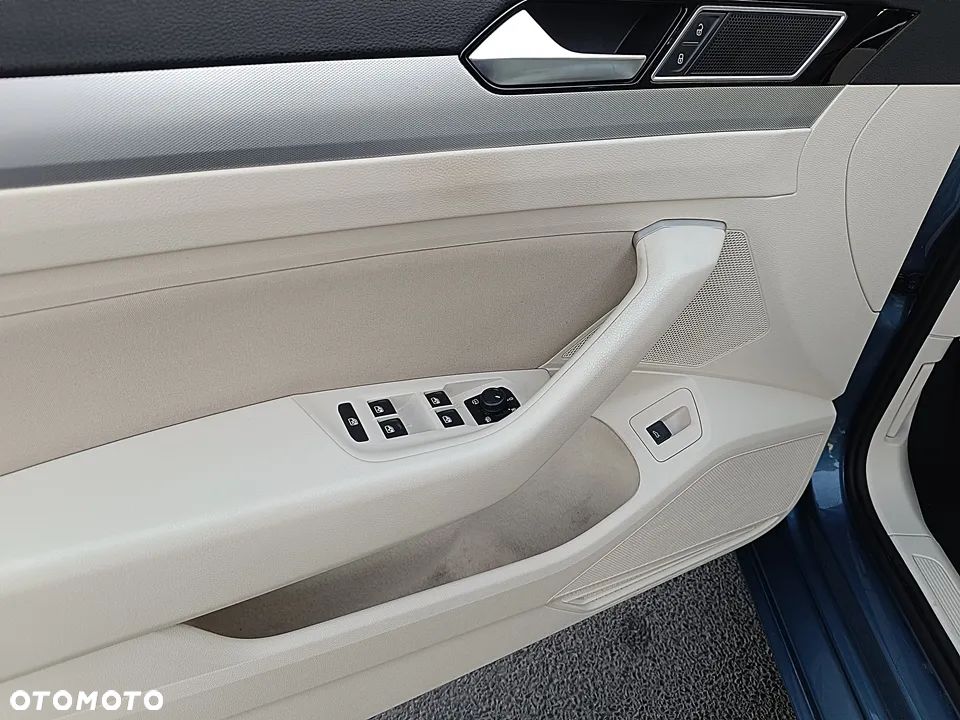 Volkswagen Passat Variant 2.0 TDI BMT Comfortline - 38