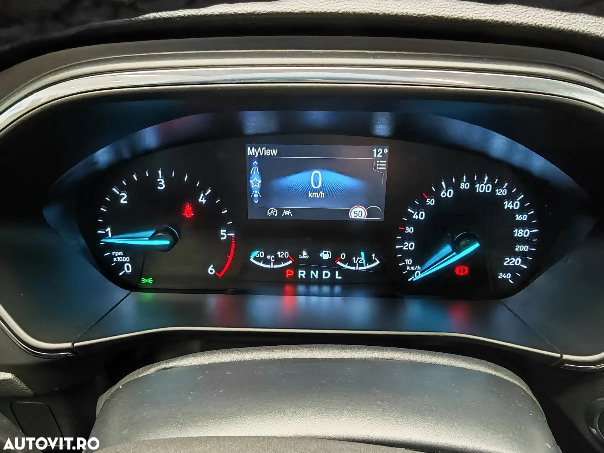 Ford Focus 2.0 EcoBlue Active - 33