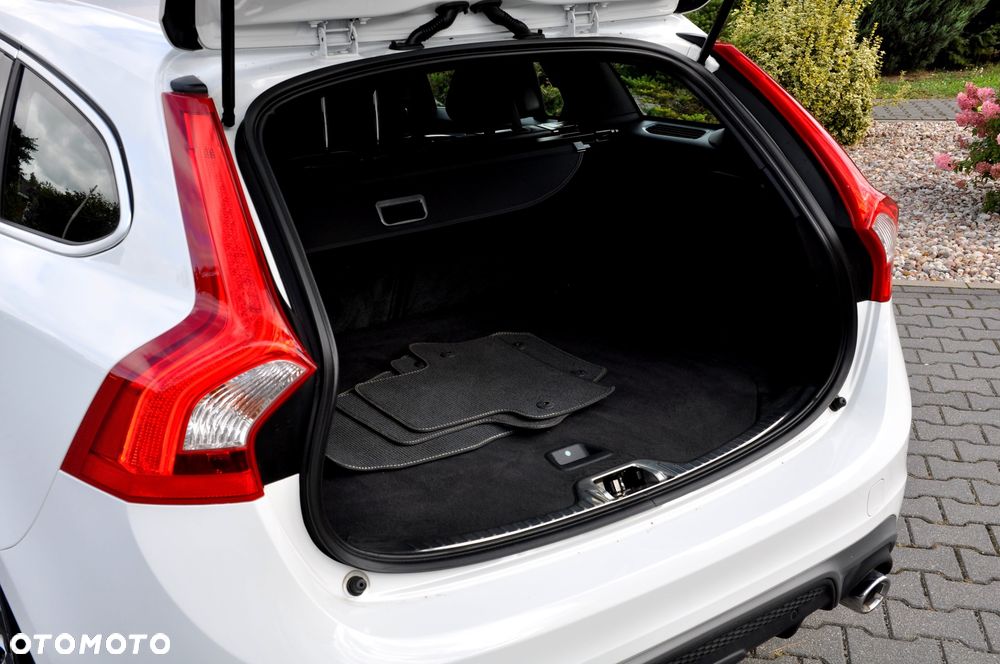 Volvo V60 D4 Drive-E R-Design Momentum - 24